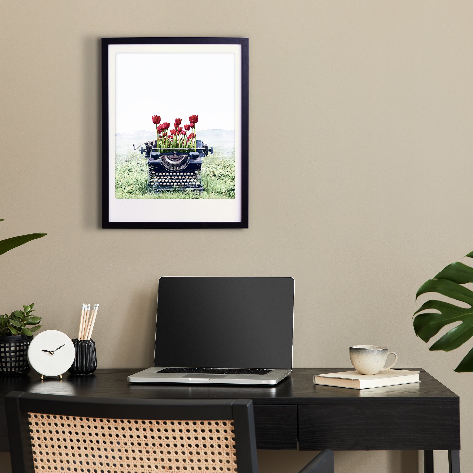 pickmotion-art-poster-written-with-love-schrift-wandbild-mit-echtglas-rahmen image 2