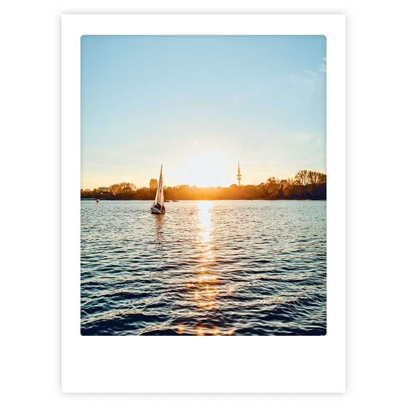 pickmotion-sunny-hamburg-art-poster-mit-echtglas-rahmen image 1
