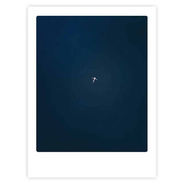 pickmotion-art-poster-the-big-blue-mit-echtglas-rahmen image 1