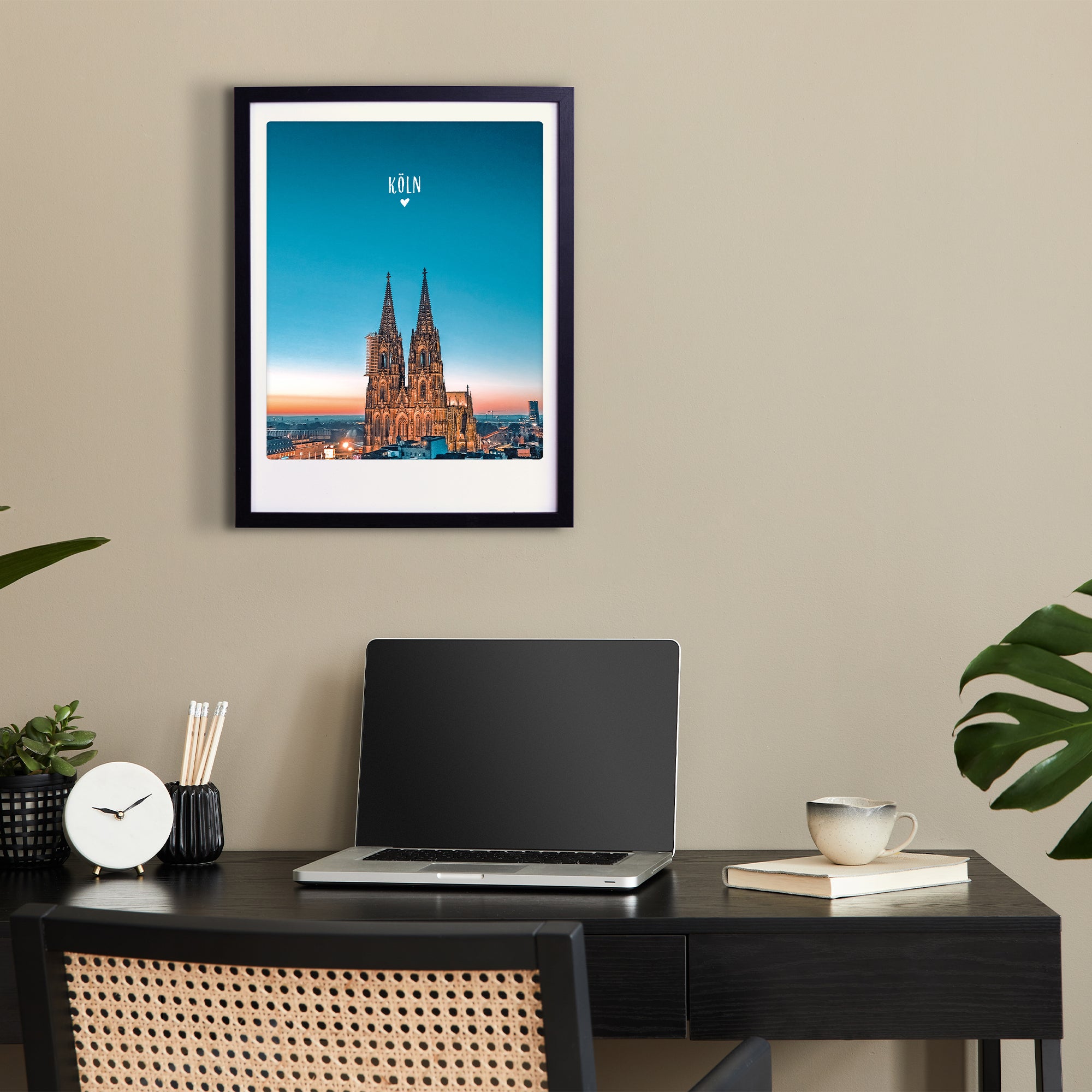pickmotion-blue-hour-in-cologne-art-poster-mit-echtglas-rahmen image 2