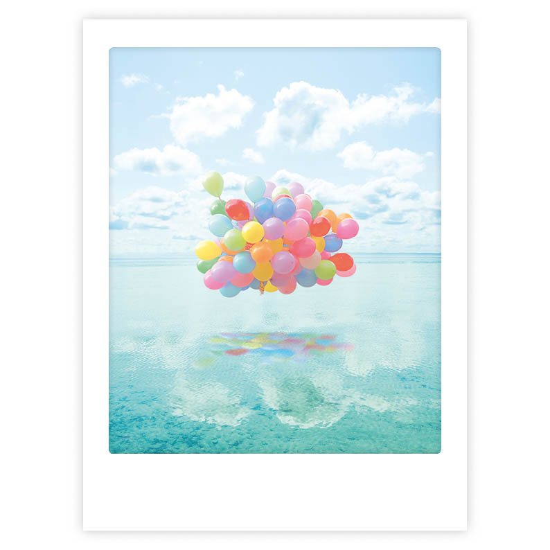 pickmotion-art-poster-floating-balloons-mit-echtglas-rahmen image 1
