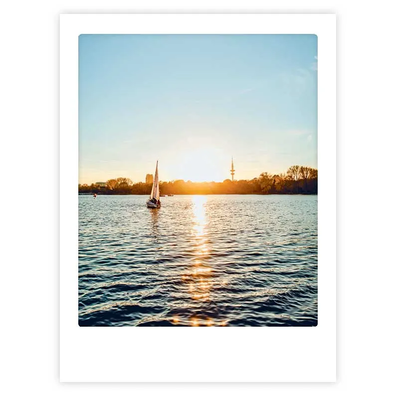 pickmotion-sunny-hamburg-art-poster-mit-echtglas-rahmen image 1