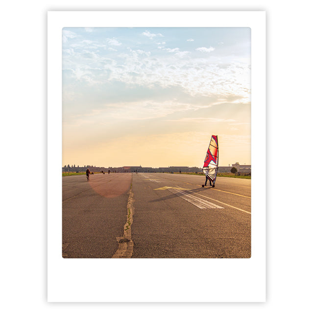 pickmotion-art-poster-tempelhofer-feld-mit-echtglas-rahmen image 1