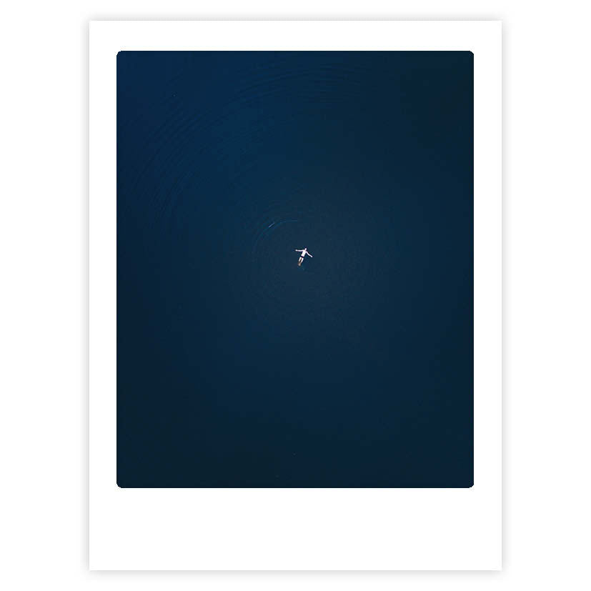pickmotion-art-poster-the-big-blue-mit-echtglas-rahmen image 1