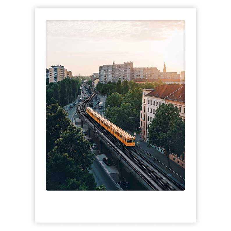 pickmotion-art-poster-through-the-city-mit-echtglas-rahmen image 1