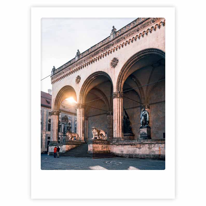 pickmotion-art-poster-lions-of-munich-mit-echtglas-rahmen image 1