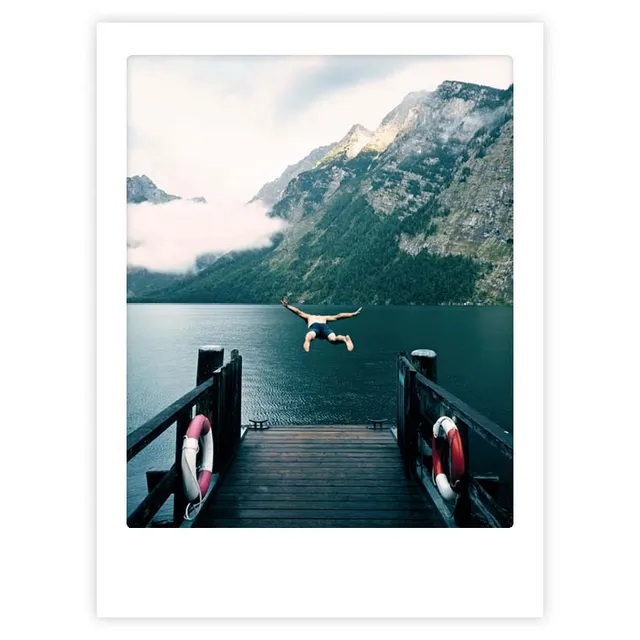 pickmotion-no-gravitation-art-poster-mit-echtglas-rahmen image 1