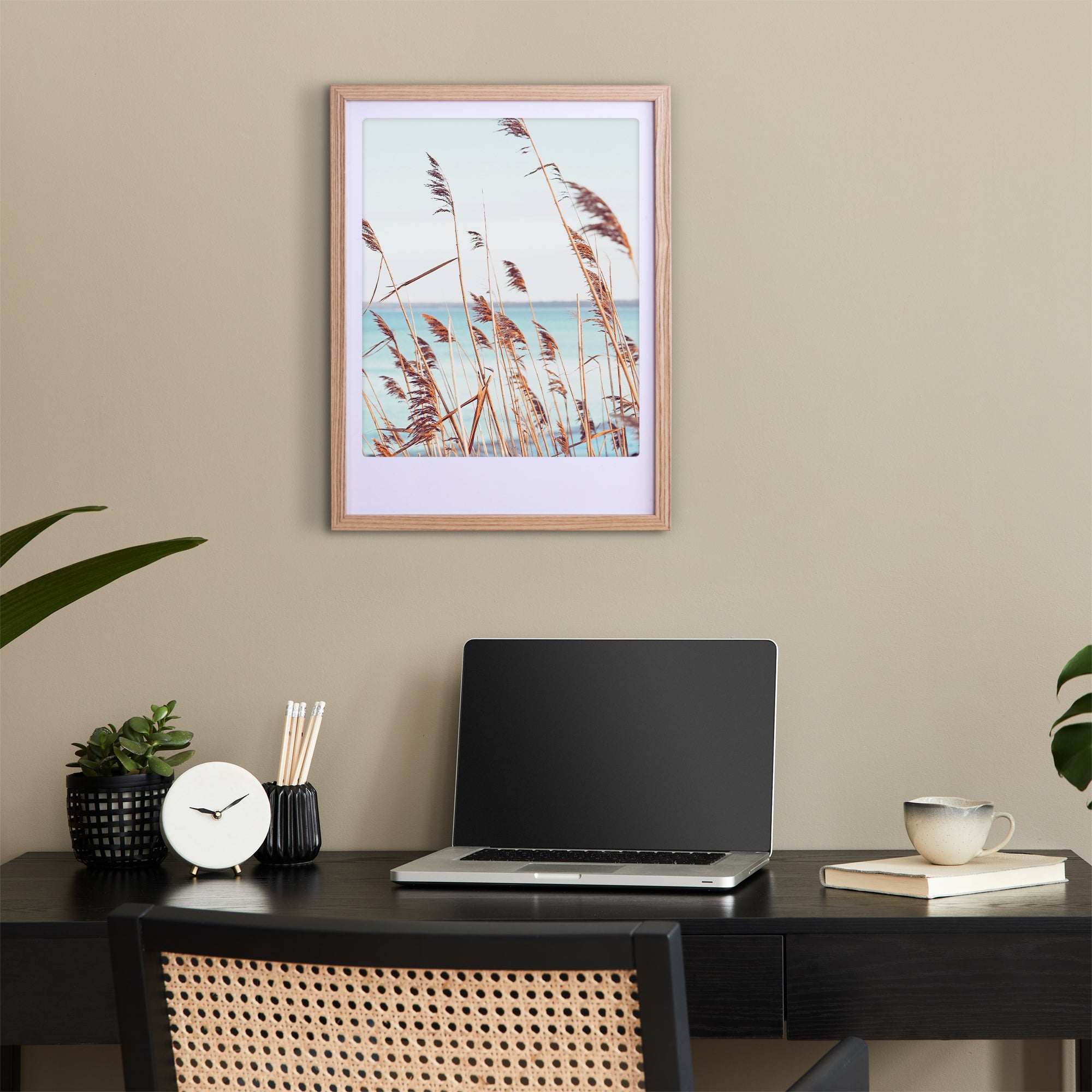 pickmotion-reed-grass-beach-art-poster-mit-echtglas-rahmen image 2