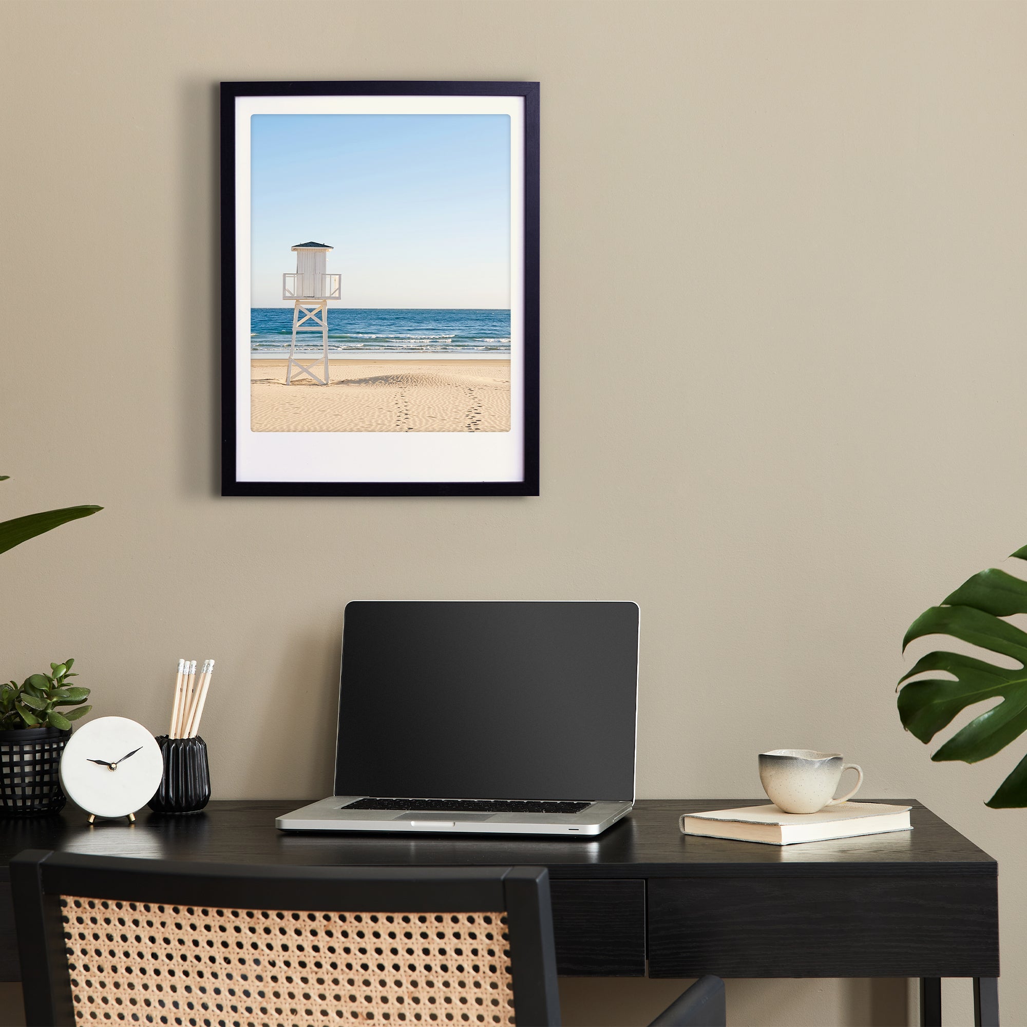 pickmotion-art-poster-a-morning-at-the-beach-mit-echtglas-rahmen image 2