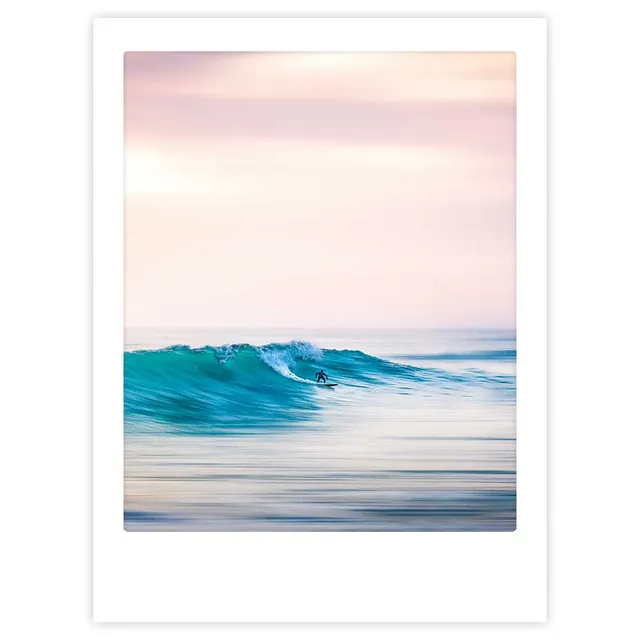 pickmotion-surfer-in-crystal-blue-art-poster-mit-echtglas-rahmen image 1